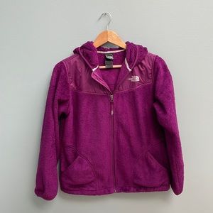 • NORTH FACE FLEECE JACKET •